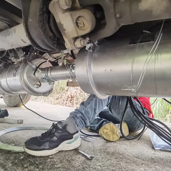 Excavator exhaust gas purifier